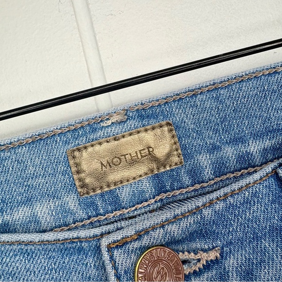 MOTHER The Insider Crop Step Fray Jeans in Shoot To Thrill Light Wash Size 25 - Picture 4 of 12